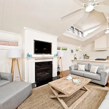 The Hamptons Beach House Near Dutchie'S Walk To Nelson Bay Exterior photo