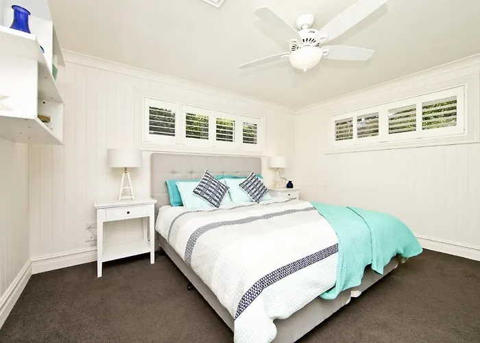 The Hamptons Beach House Near Dutchie\'S Walk To Nelson Bay