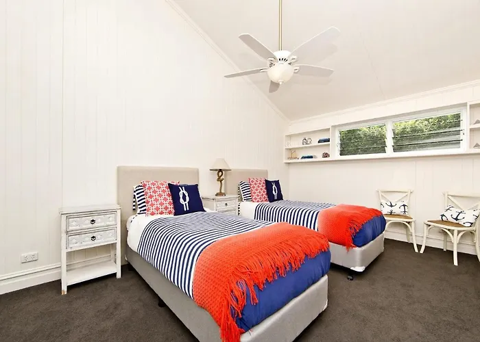 The Hamptons Beach House Near Dutchie\'S Walk To Nelson Bay