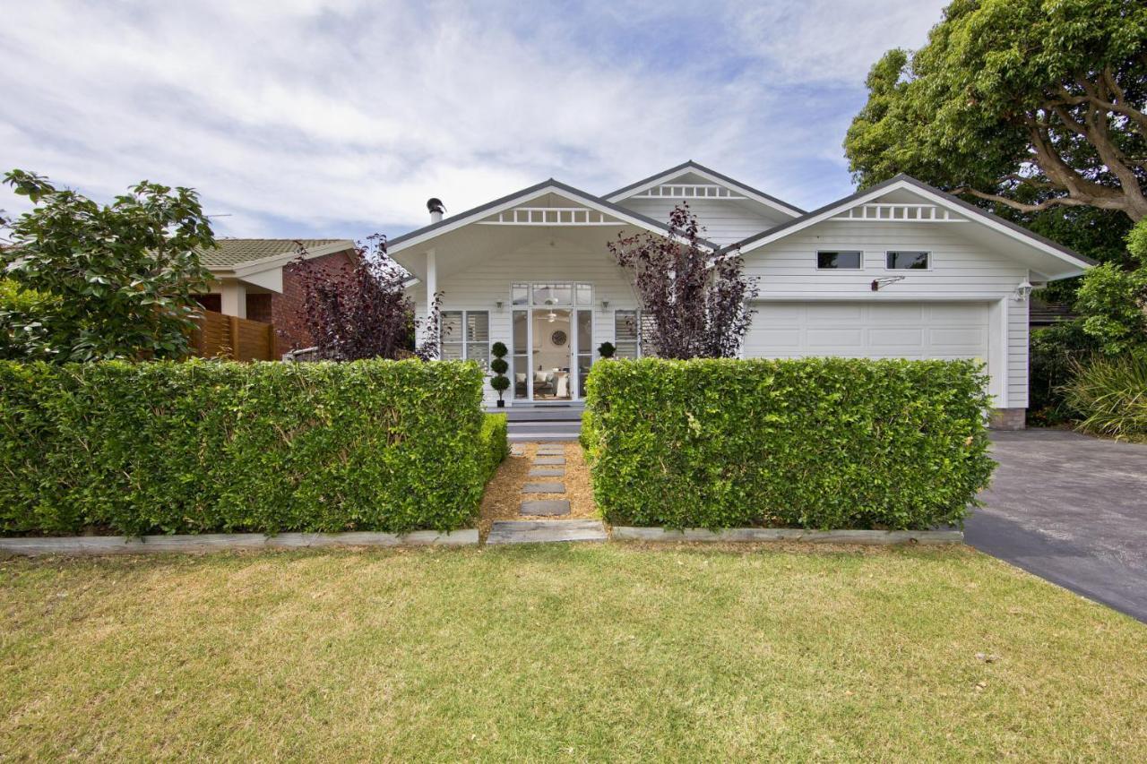 The Hamptons House Near Dutchie's Walk To Holiday home Nelson Bay