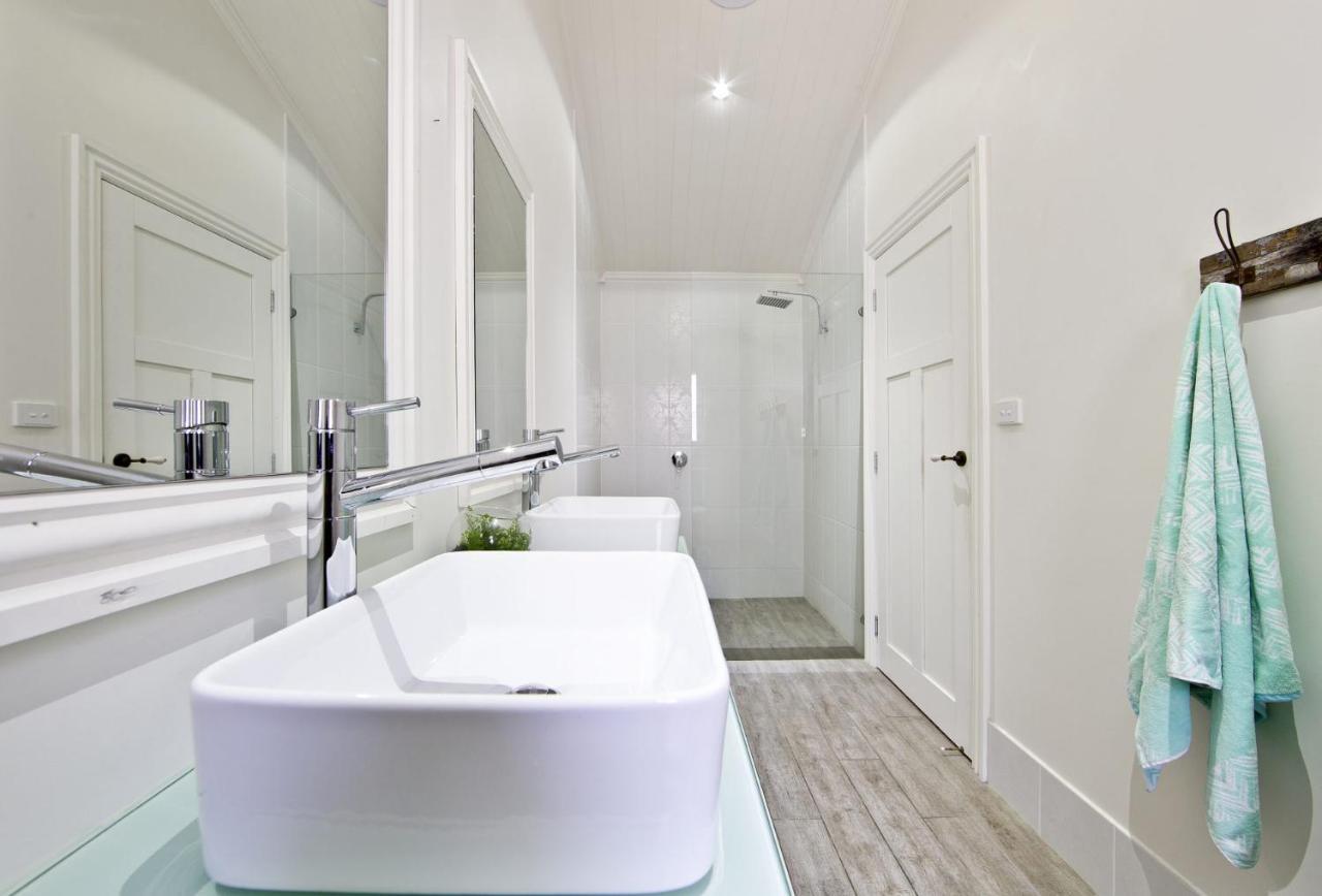 The Hamptons House Near Dutchie's Walk To Holiday home *