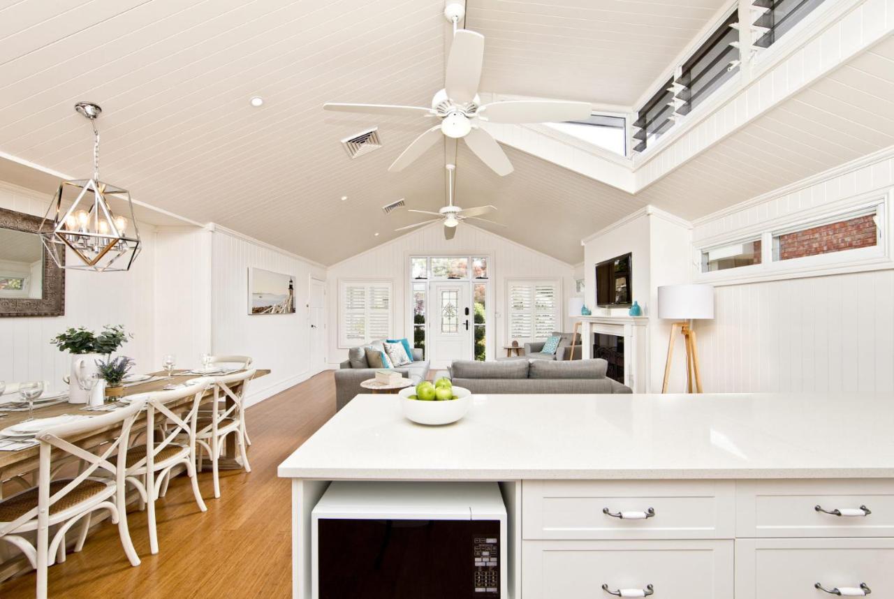 The Hamptons House Near Dutchie's Walk To Holiday home *